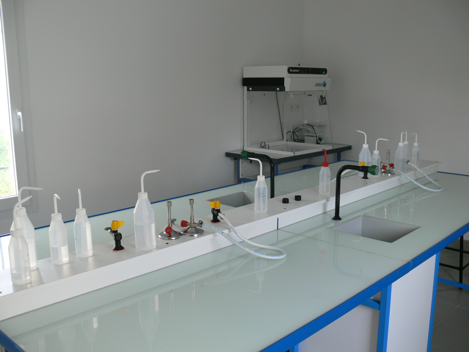 Labo in vitro, espace de travail
