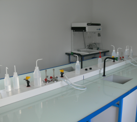 Labo in vitro, espace de travail